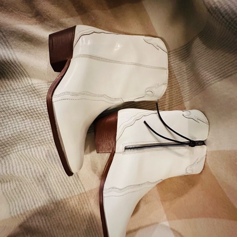 NEW in box FREE PEOPLE White Patent New Frontier Western Boot